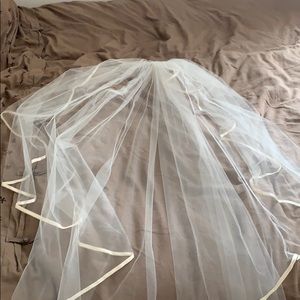 Long piped veil